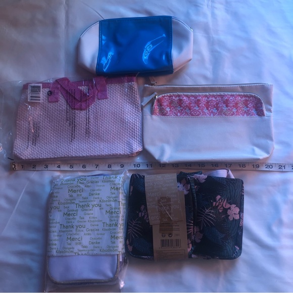 ❤️NWT set of 5 cosmetics bags - Picture 5 of 7